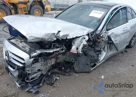 2015 Mercedes-Benz C 300 4Matic из США, поврежденный, VIN 55SWF4KB4FU006763